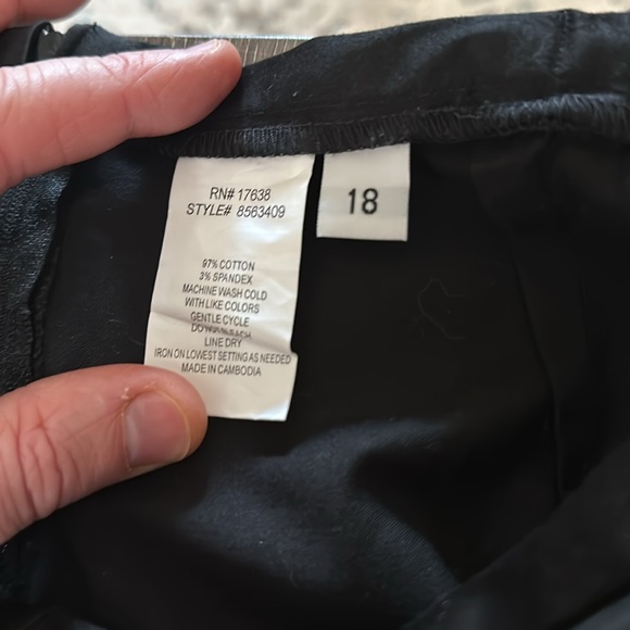 Miss Dorby size 18 black pants, with zipper back, in new condition - Picture 2 of 3